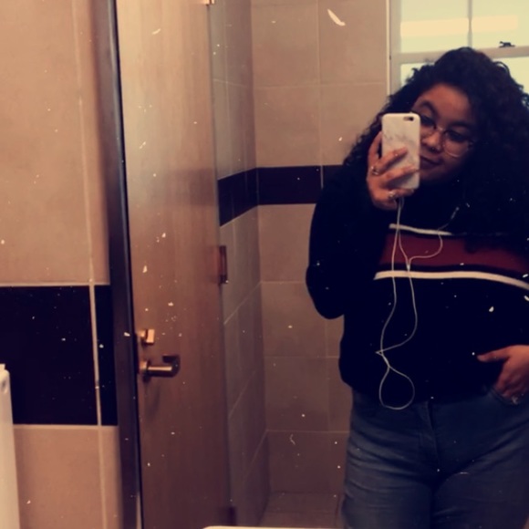 SOLD Brandy Melville Sweater SOLD - Picture 4 of 4